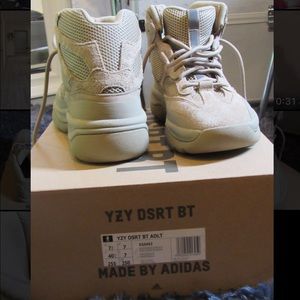 I am selling a YZY DSRT BT ADLT U.S men’s size🥾